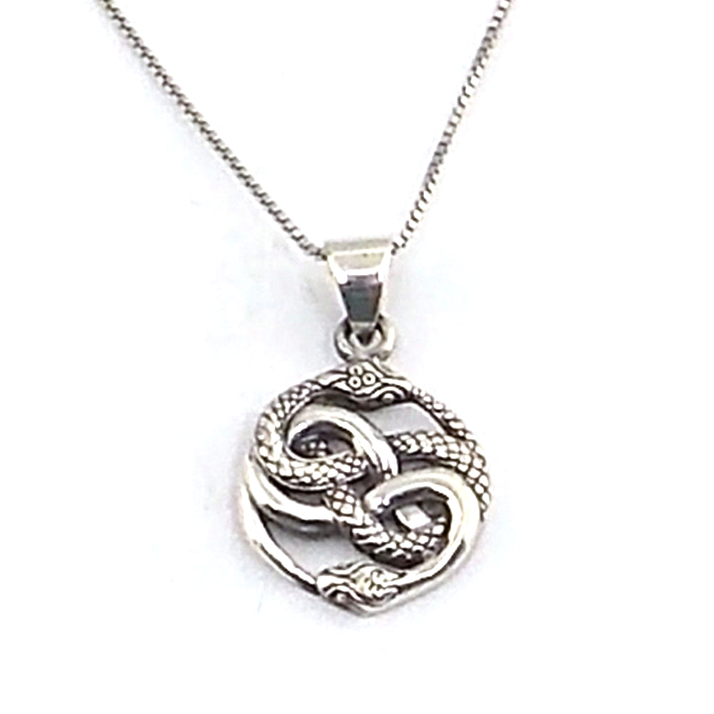 Colgante de plata de ley de Auryn Ouroborors de 17mm aprox. Con cadena de 45cm
