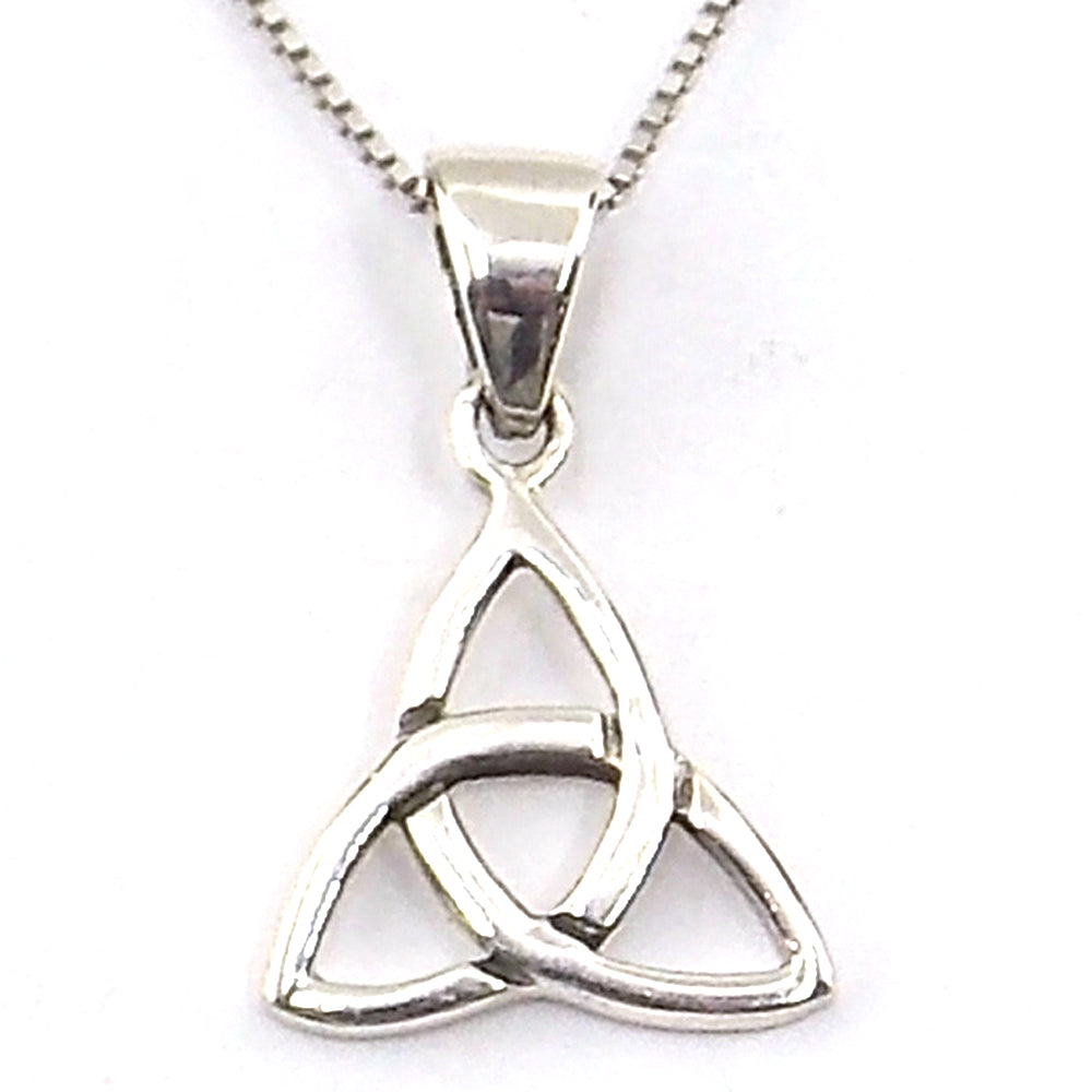 Colgante de plata de ley de Triquetra de 18x15mm aprox. Con cadena de 45cm