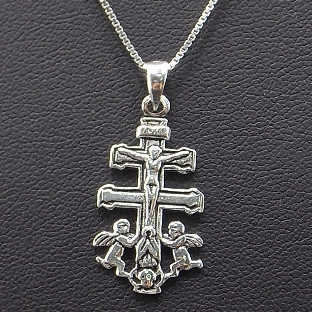Colgante de plata de ley de Cruz de Caravaca de 22x12mm aprox. Con cadena de 45cm