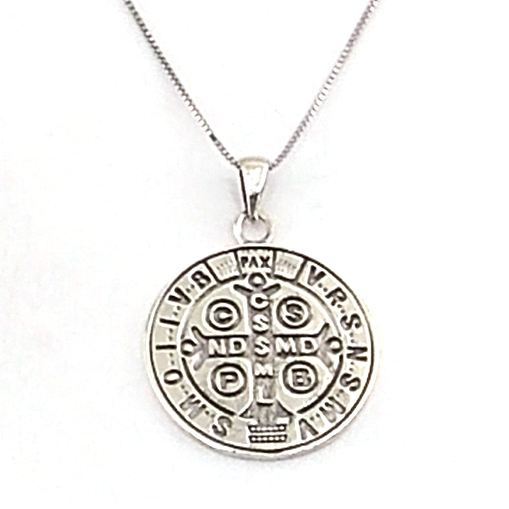 Colgante de plata de ley de San Benito de 28mm aprox. Con cadena de 45cm