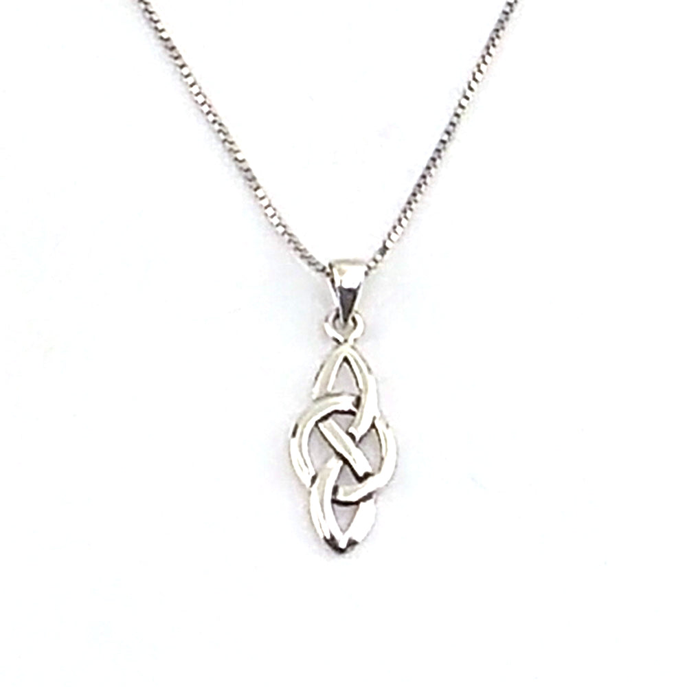 Colgante de plata de ley de nudo celta de 22mm aprox. Con cadena de 45cm