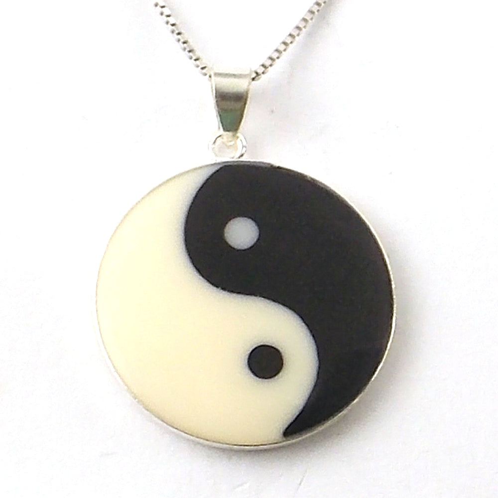 Colgante de plata de ley de Yin Yang de 24mm aprox. Con cadena de 45cm