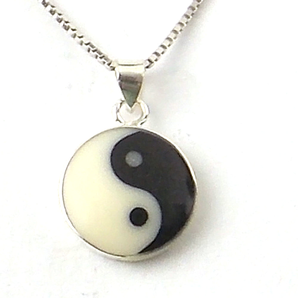 Colgante de plata de ley de Yin Yang de 12mm aprox. Con cadena de 45cm