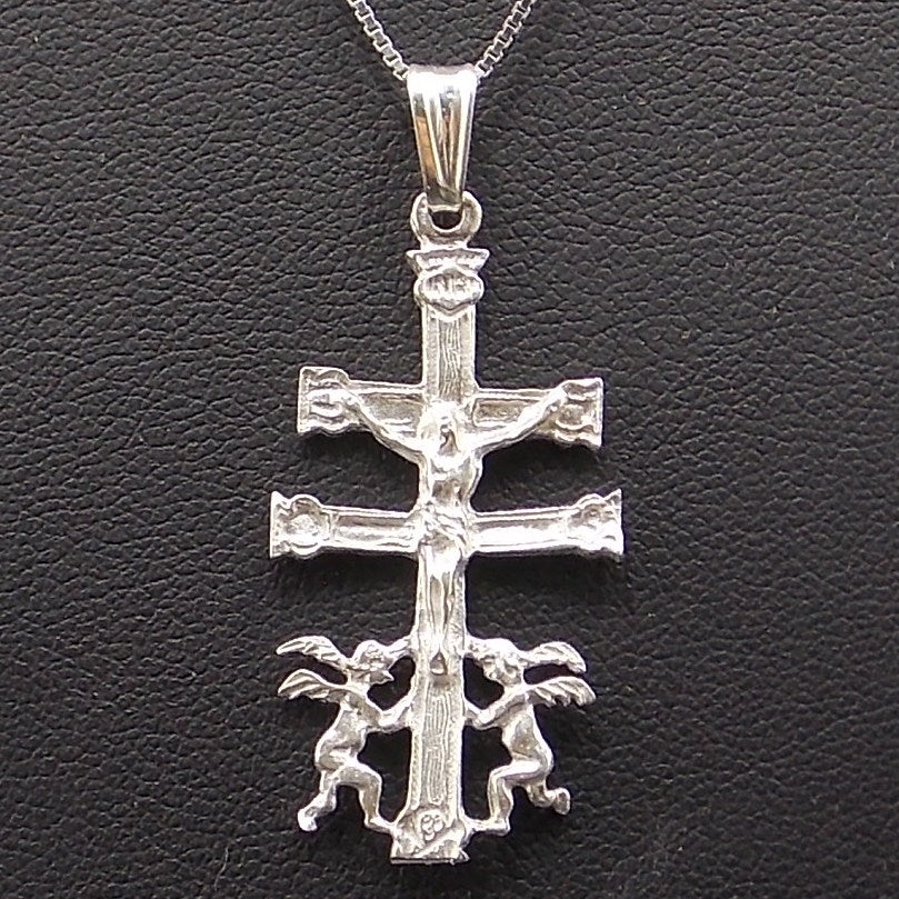 Colgante de plata de ley de Cruz de Caravaca de 35x17mm aprox. Con cadena de 45cm