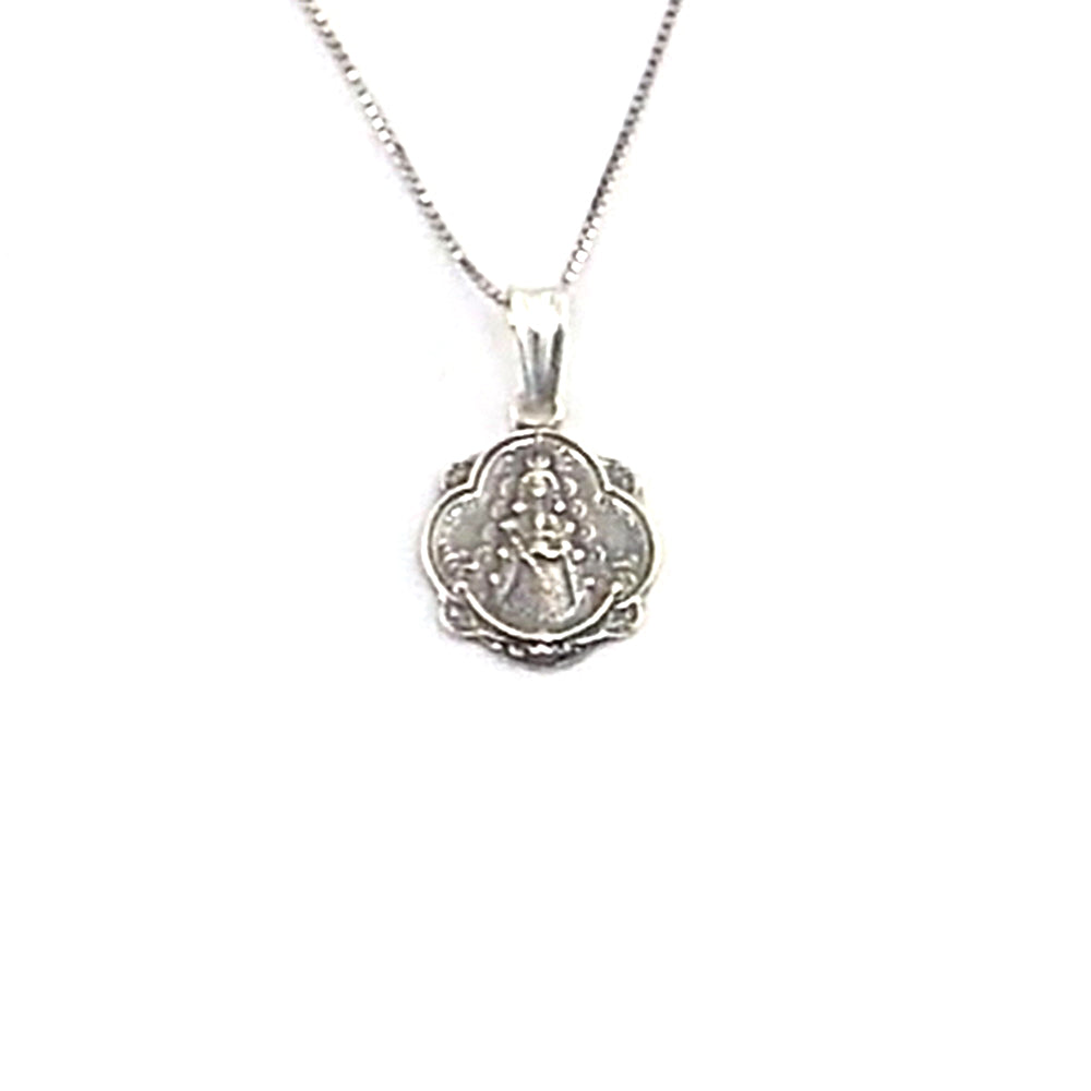 Colgante de plata de ley de la Virgen del Rocío de 15mm aprox. Con cadena de 45cm