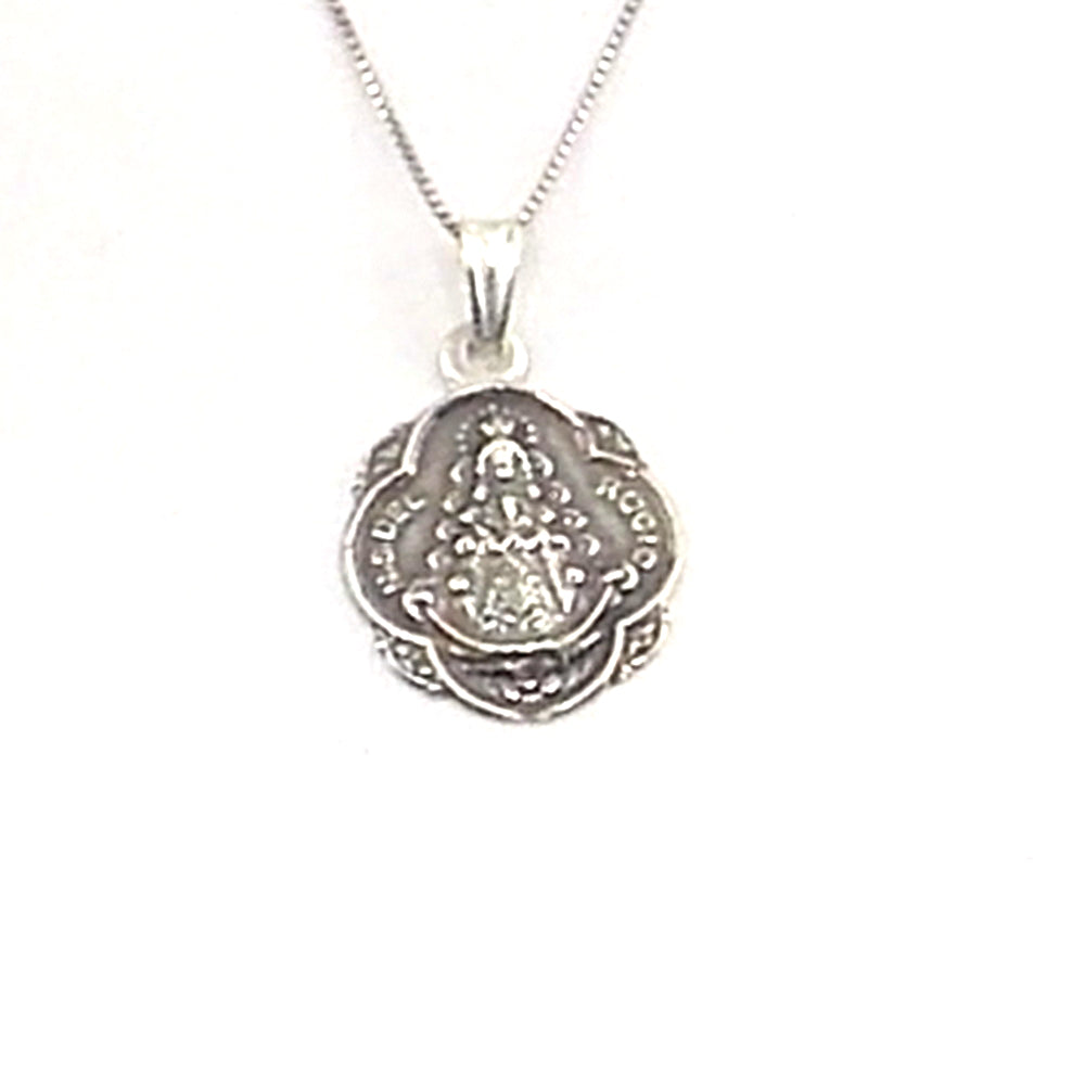 Colgante de plata de ley de la Virgen del Rocío de 21mm aprox. Con cadena de 45cm