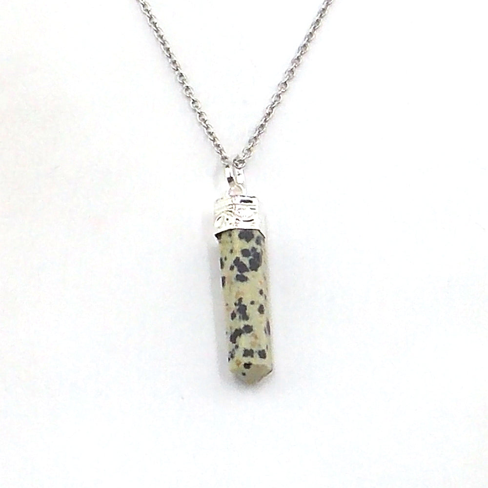 Colgante de Jaspe dalmata en forma de obelisco