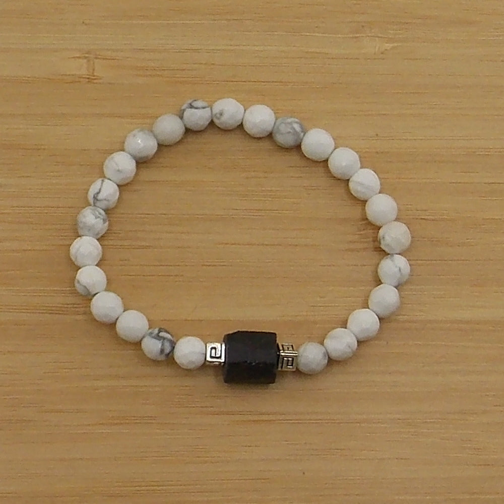 Pulsera de piedra natural de Howlite de 6mm con Turmalina