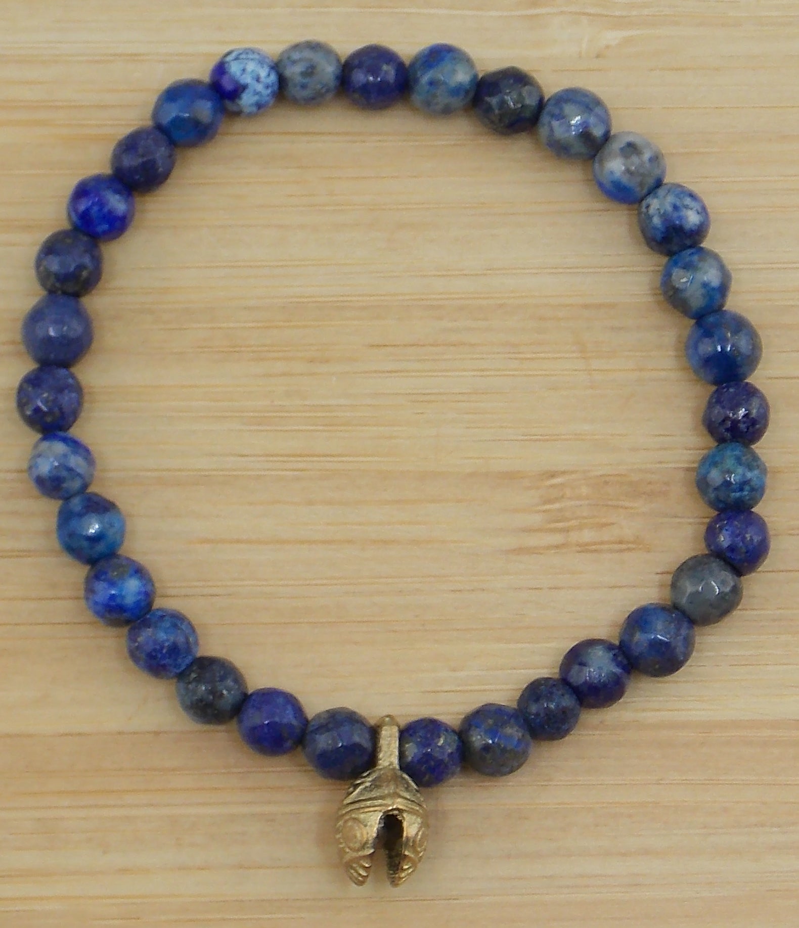 Pulsera de Lapislázuli de 6mm con cascabel