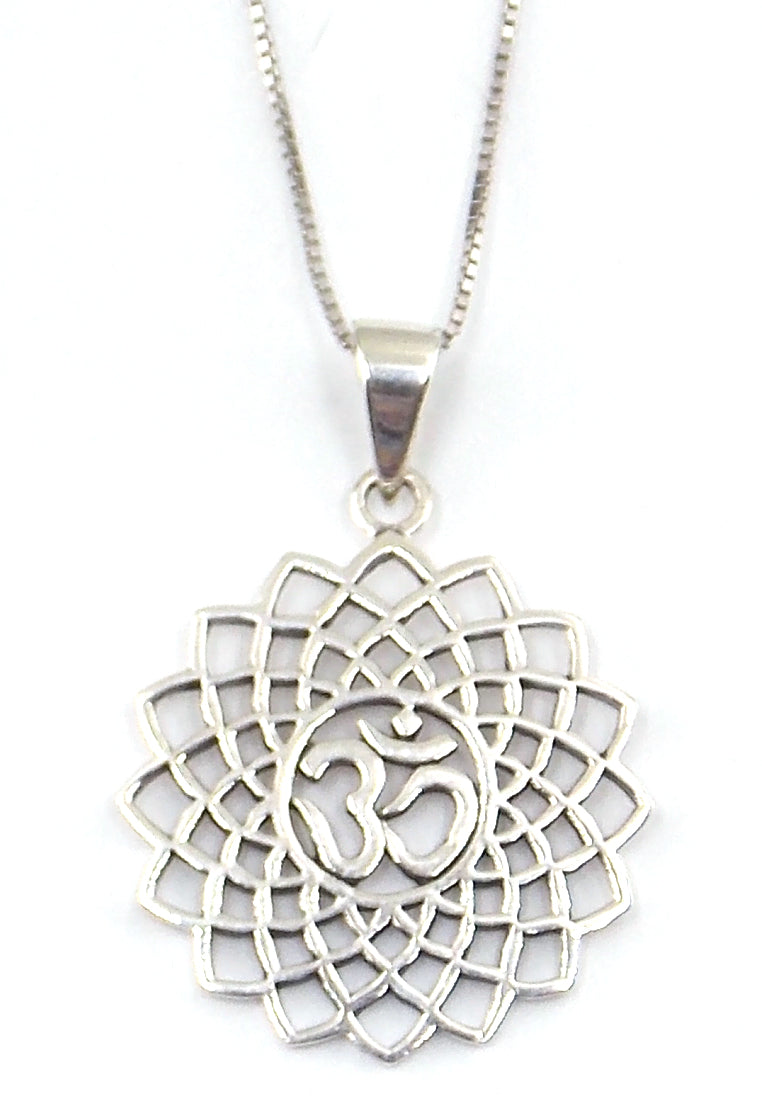 Colgante de plata de ley de Om de 30x25mm aprox. con cadena de 45cm