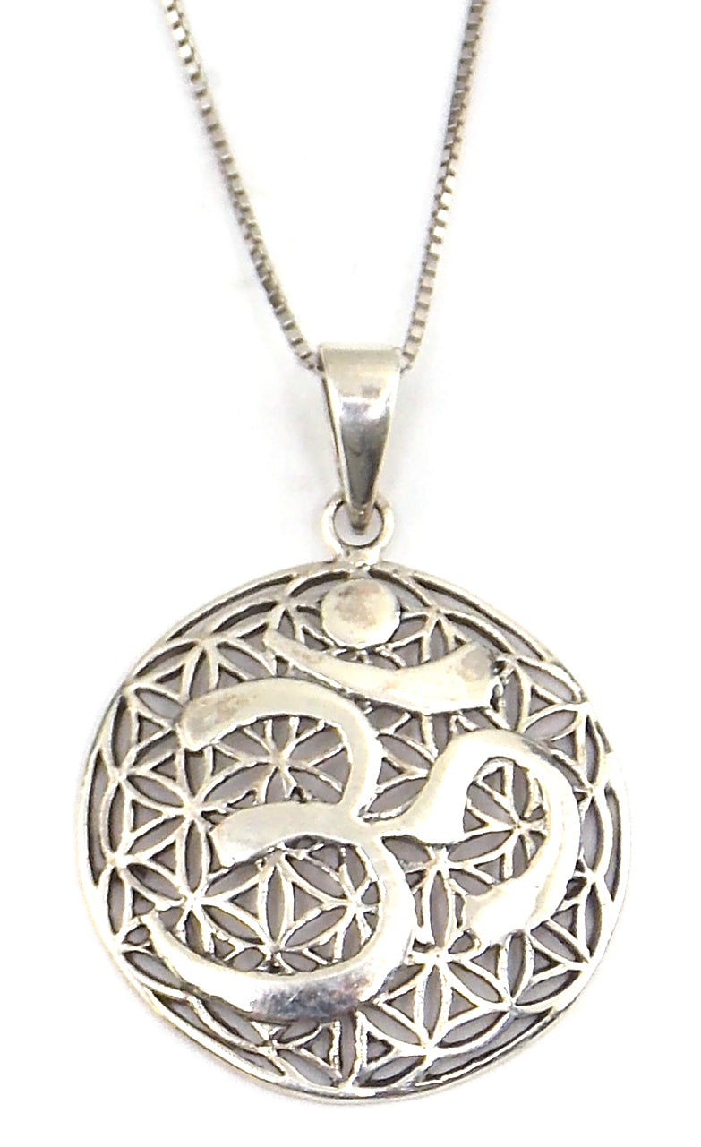 Colgante de plata de ley de Om de 27mm aprox. con cadena de 45cm