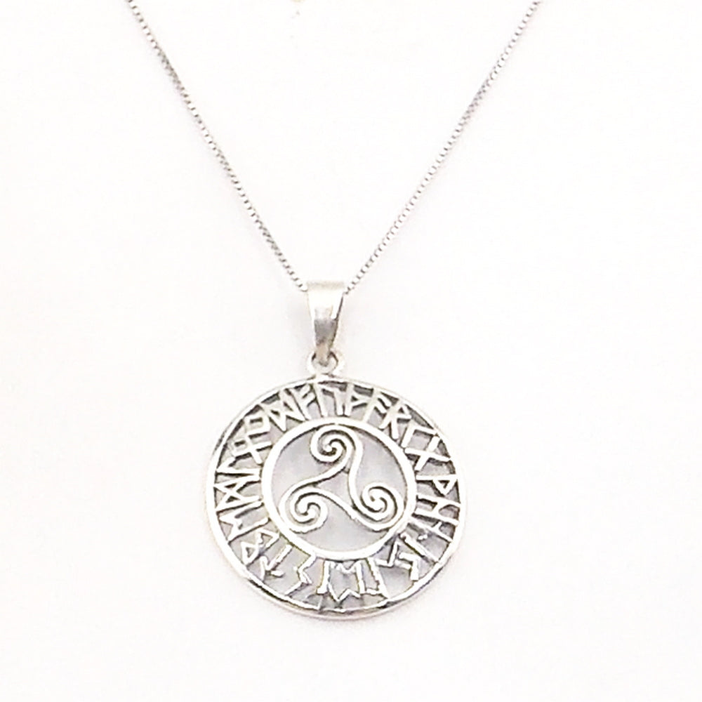 Colgante de plata de ley de Trisquel de 30mm aprox. Con cadena de 45cm