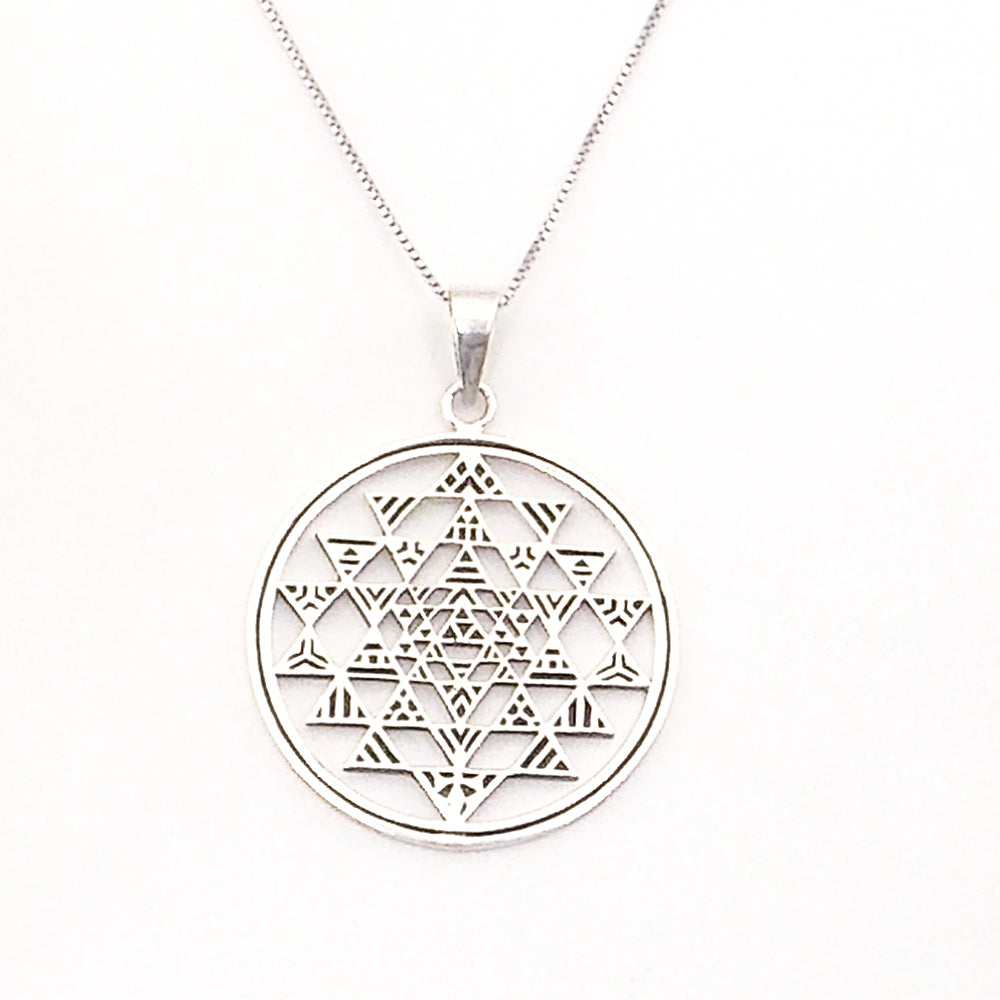 Colgante de plata de ley de Sri Yantra de 35mm aprox. Con cadena de 45cm