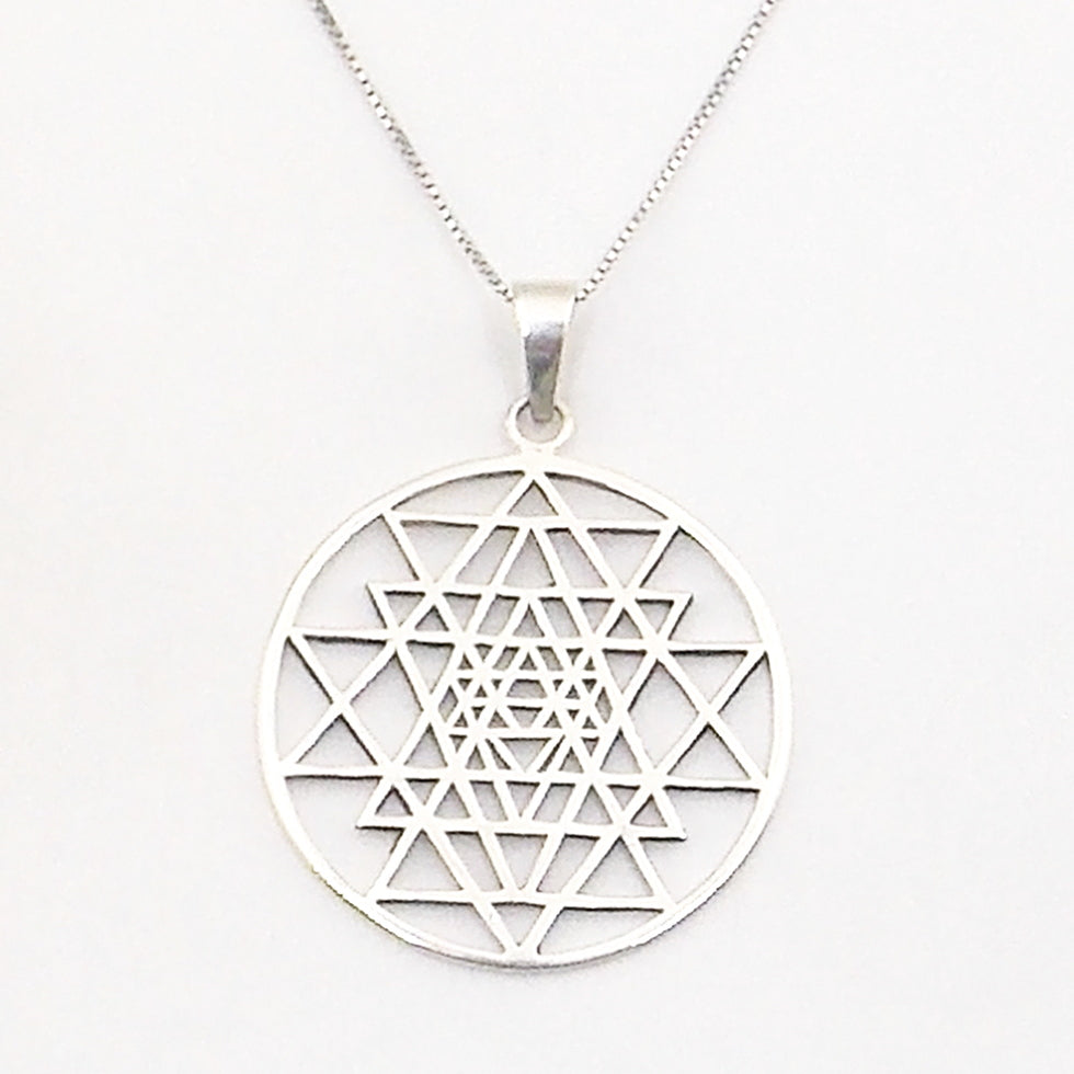 Colgante de plata de ley de Sri Yantra de 35mm aprox. Con cadena de 45cm