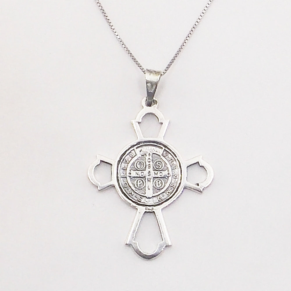 Colgante de plata de ley de San Benito de 45x35mm aprox. Con cadena de 45cm