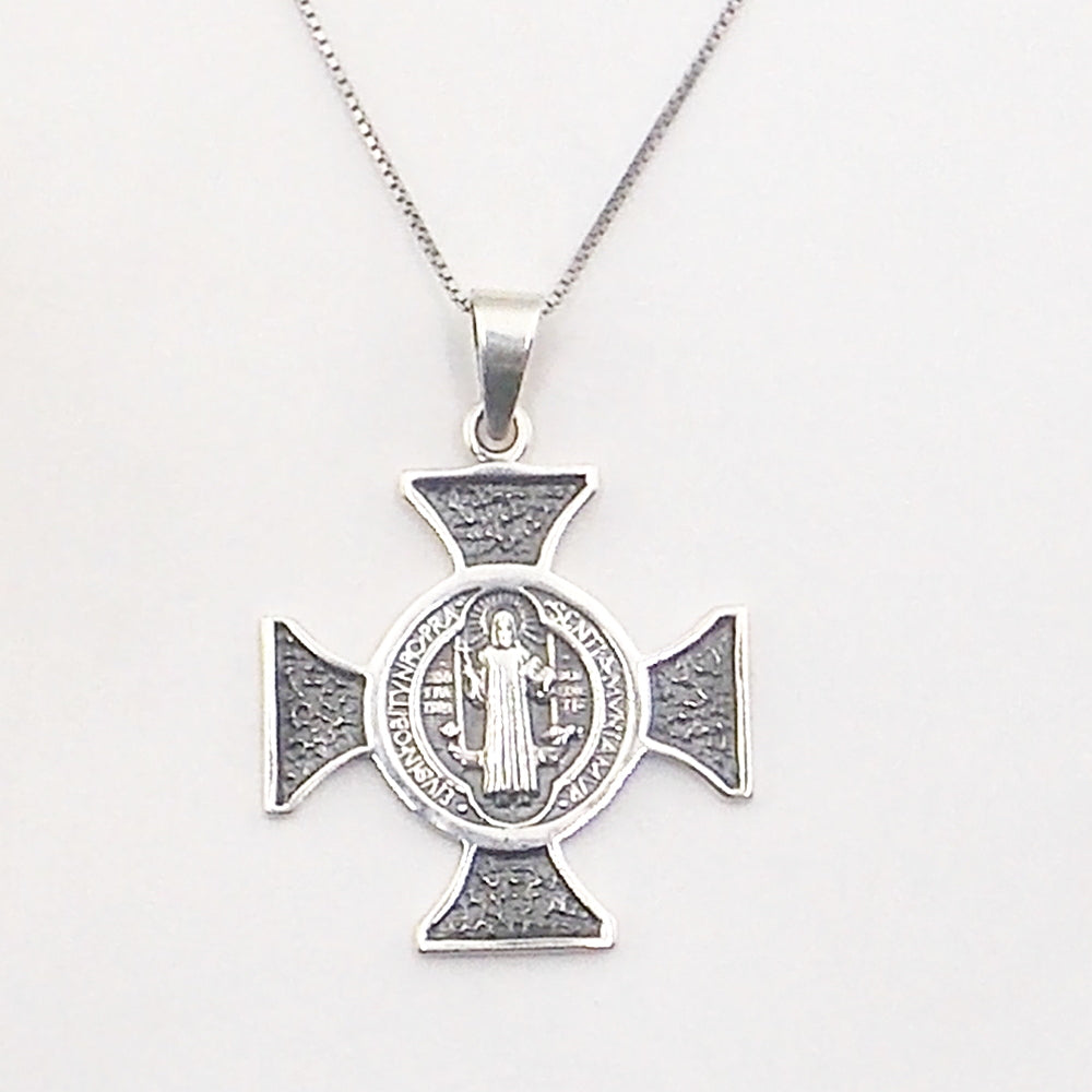 Colgante de plata de ley de San Benito de 35x30mm aprox. Con cadena de 45cm