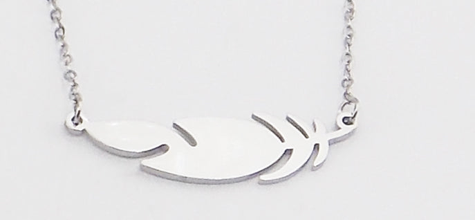 Colgante de acero en forma de pluma (plateado)