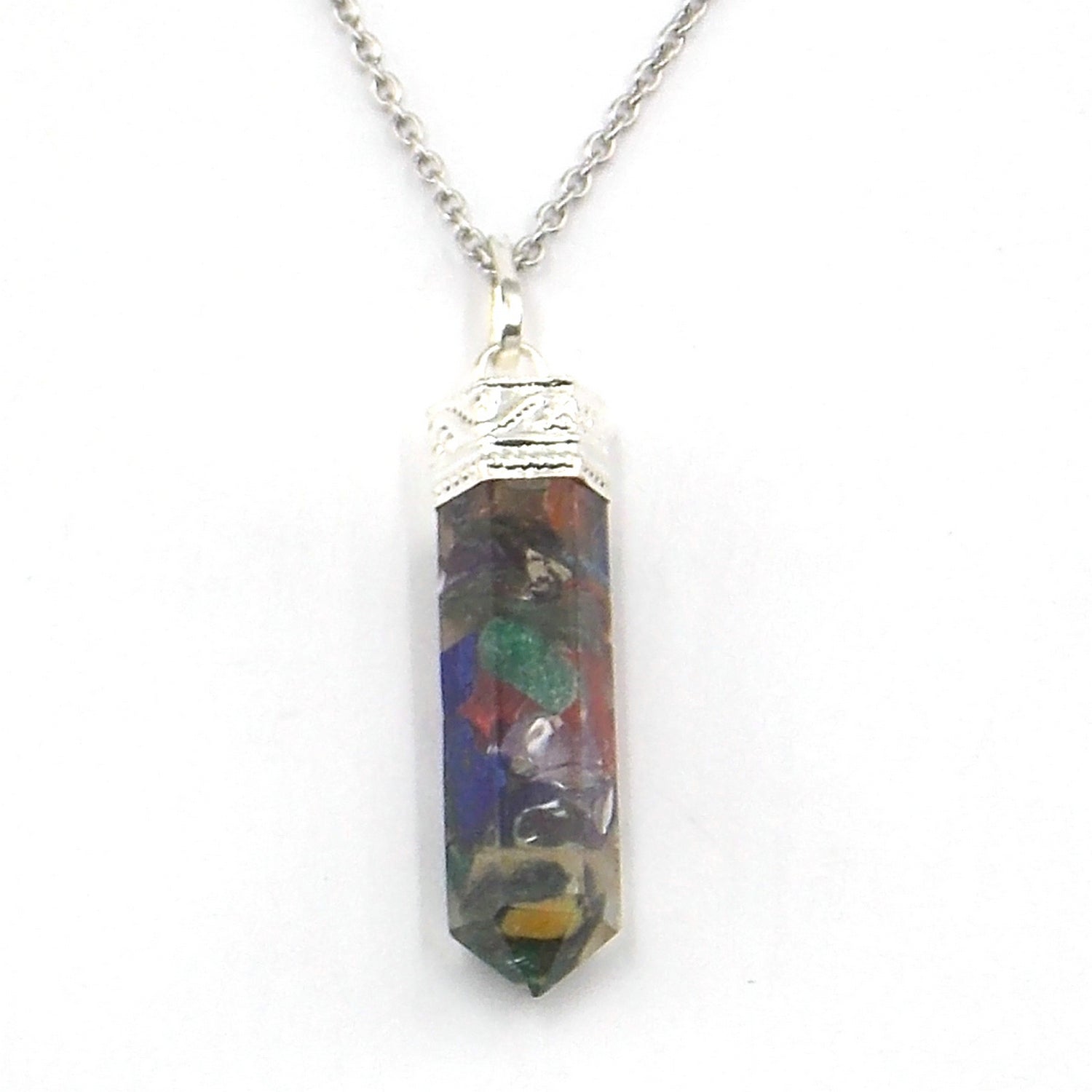Colgante de 7 Chakras con orgonita en forma de obelisco