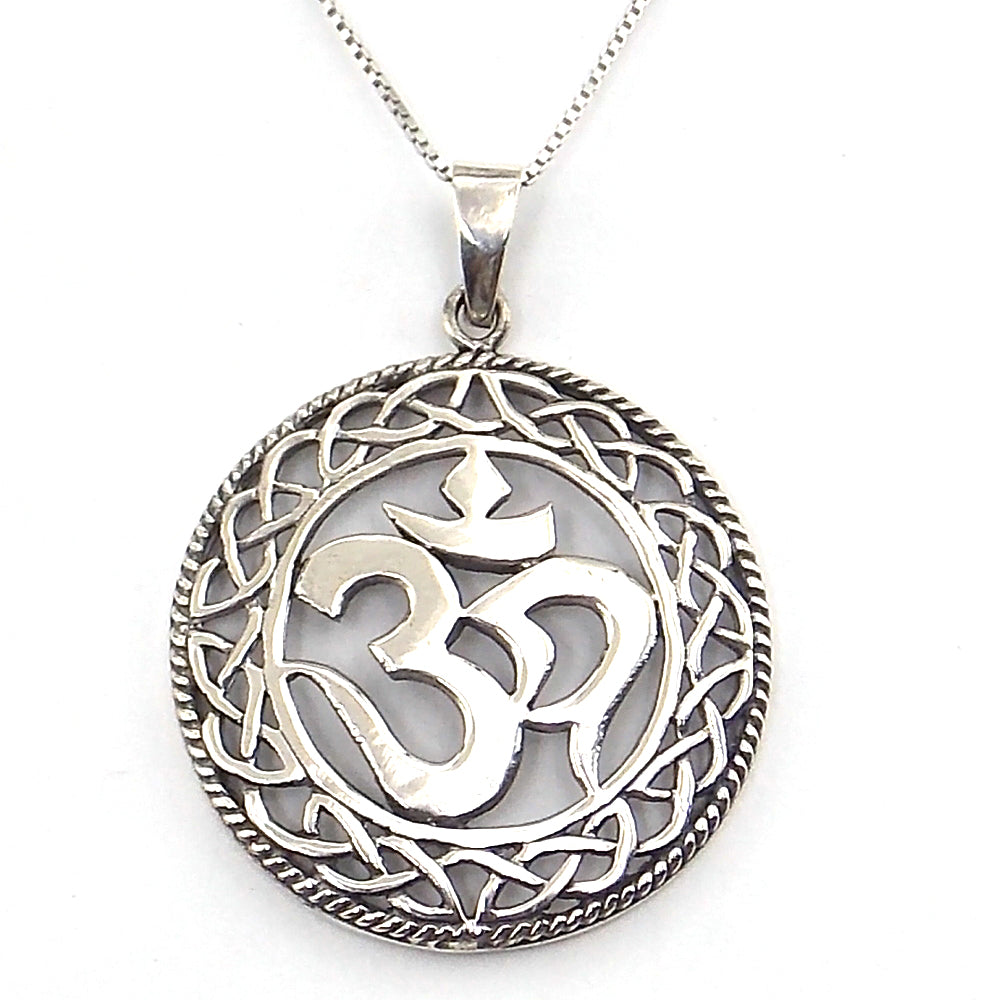 Colgante de plata de ley de Om de 33mm aprox. Con cadena de 45cm