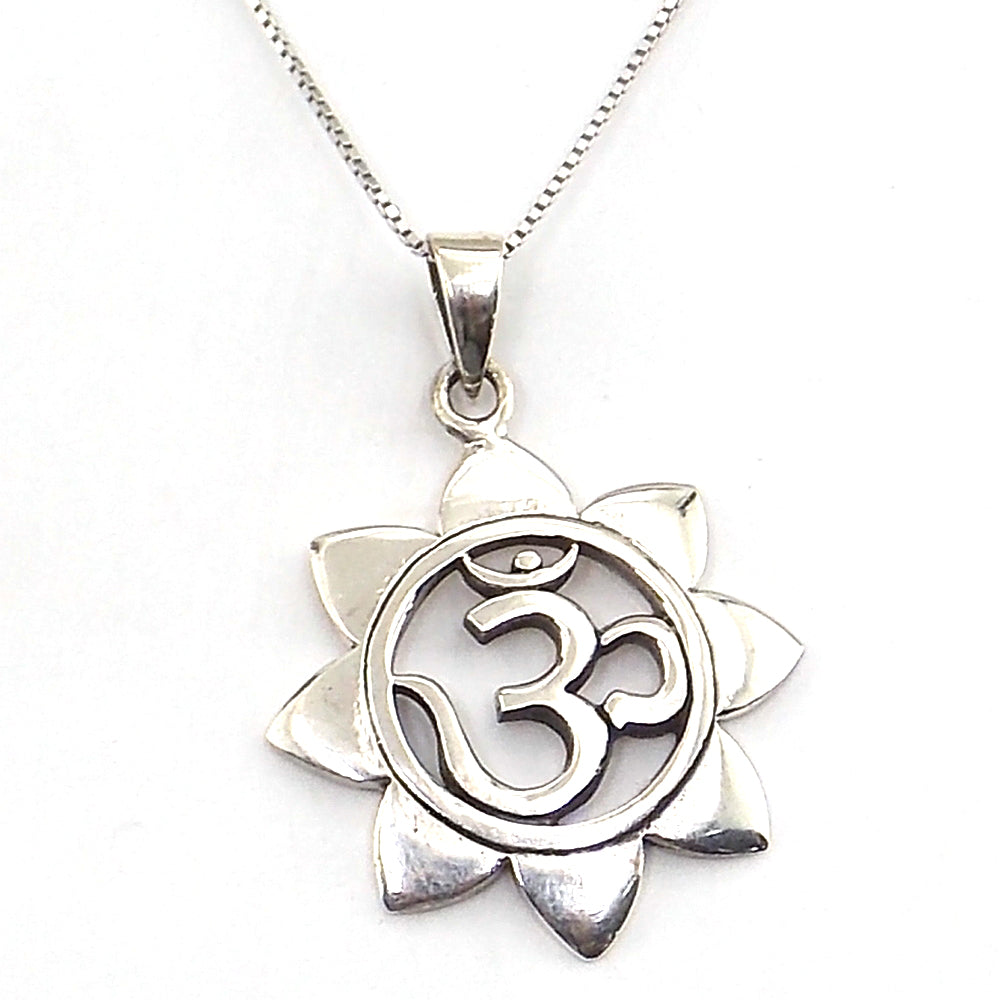 Colgante de plata de ley de Om de 32x29mm aprox. Con cadena de 45cm