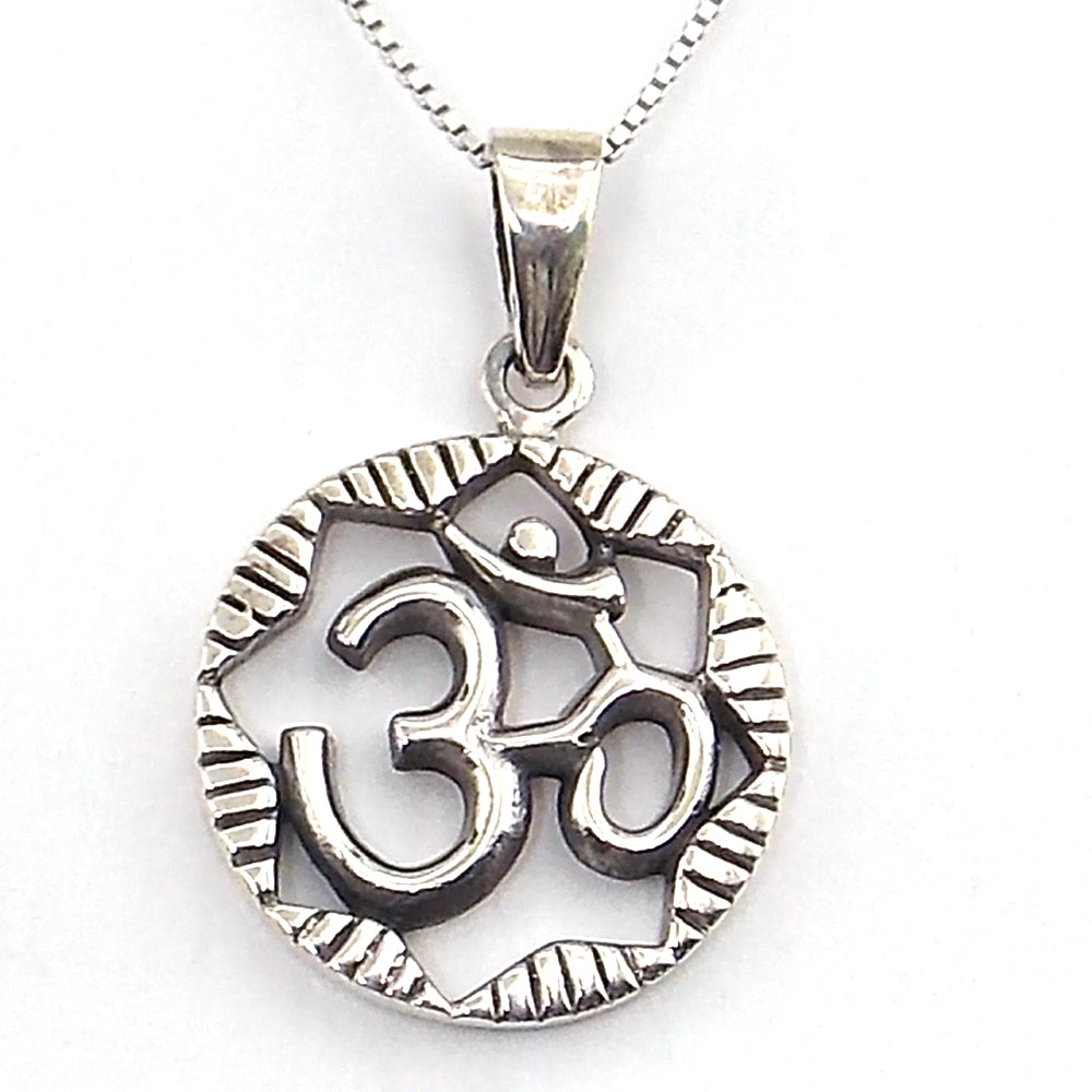 Colgante de plata de ley de Om de 22mm aprox. Con cadena de 45cm