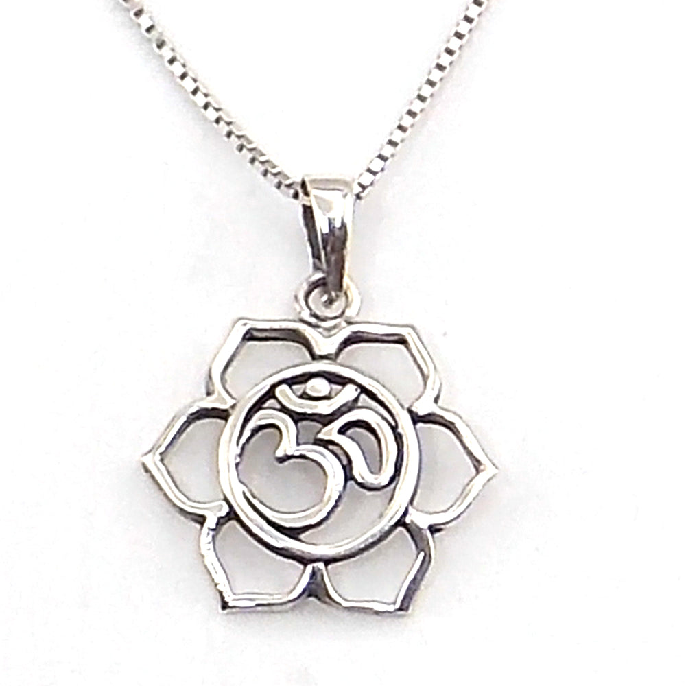 Colgante de plata de ley de Om de 18mm aprox. Con cadena de 45cm