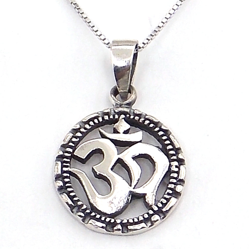Colgante de plata de ley de Om de 20mm aprox. Con cadena de 45cm