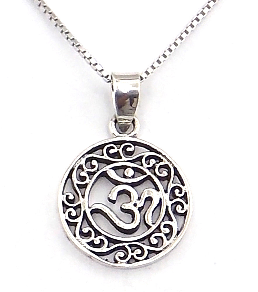 Colgante de plata de ley de Om de 15mm aprox. Con cadena de 45cm