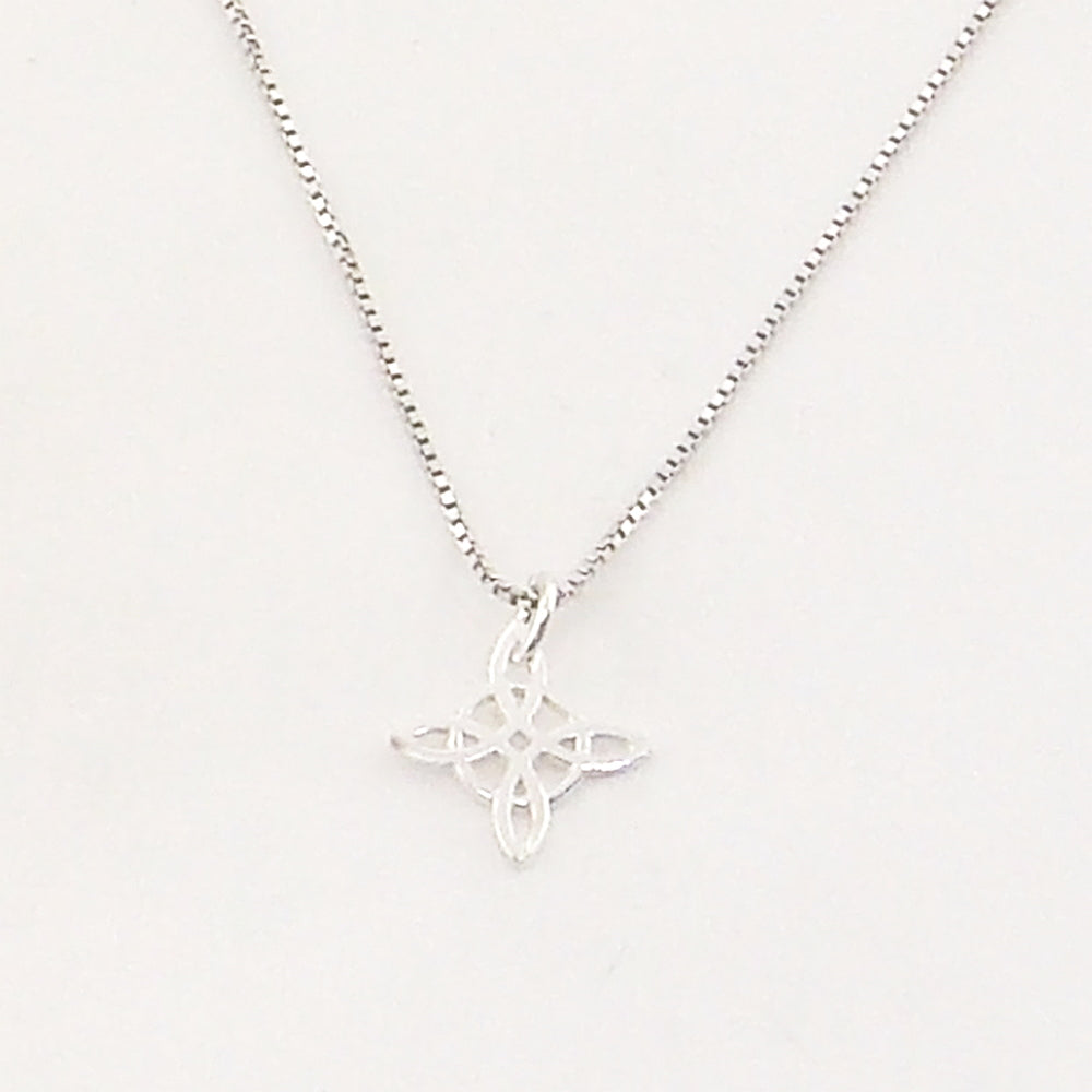 Colgante de plata de ley de nudo de bruja de 13mm aprox. con cadena de 45cm