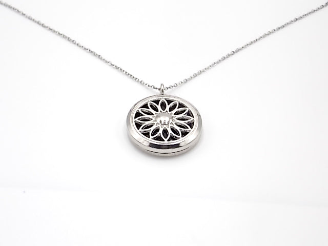 Colgante con motivo de Flor con una piedra de Ónix