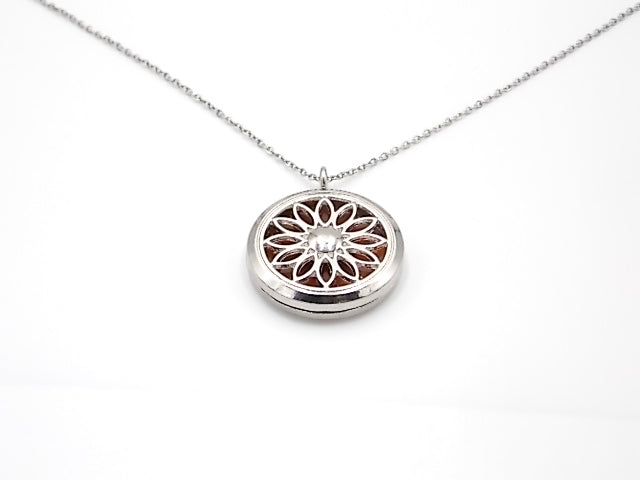 Colgante con motivo de Flor con una piedra de Carneola