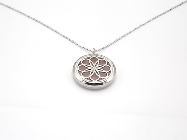 Colgante con motivo de Dríada con una piedra de Cuarzo rosa