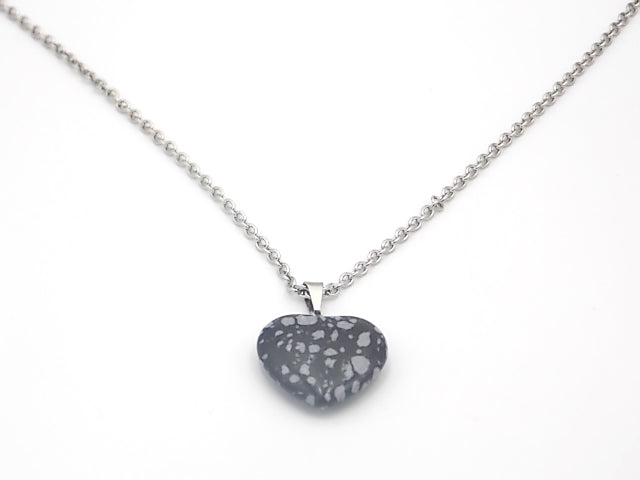 Colgante de piedra natural de Obsidiana nevada en forma de Corazón de 20mm