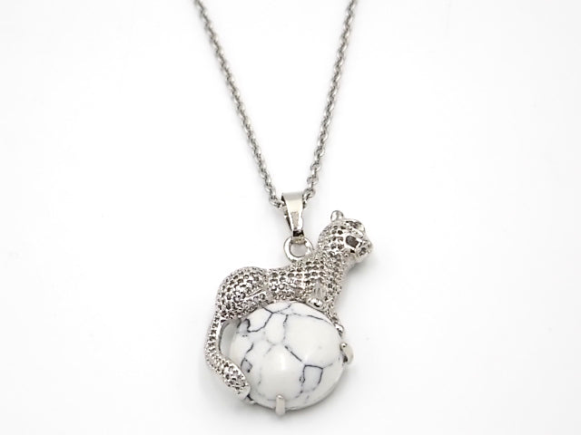 Colgante con forma de Leopardo de 34x21mm con piedra natural de Howlite