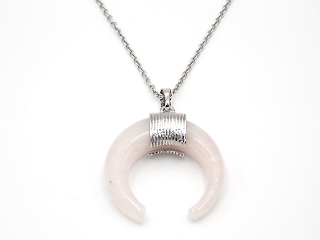 Colgante de piedra natural de Cuarzo rosa en forma de Luna invertida de 28mm