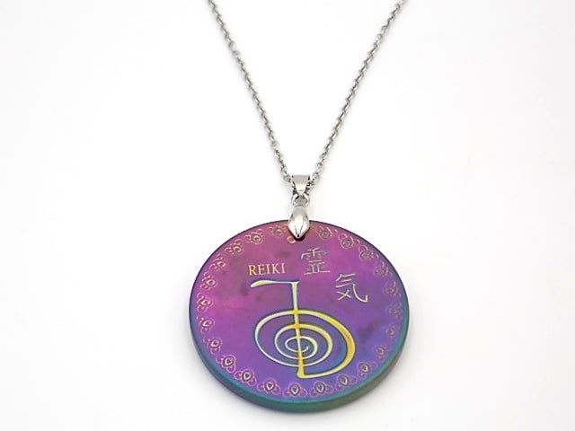 Colgante con medalla de Hematita Arcoiris brillante de doble cara con símbolos de Om y Choku rei de 47mm
