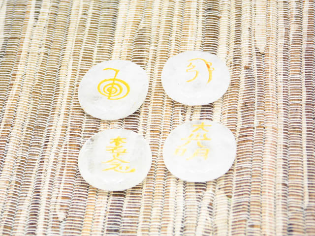 Conjunto de Símbolos de Reiki en piedras naturales de Cuarzo blanco de 30x24mm