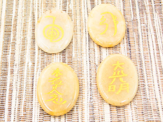 Conjunto de Símbolos de Reiki en piedras naturales de Calcita de 4x3cm
