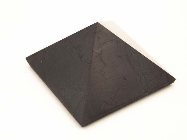 Pirámide de Shungita pulida de 6cm