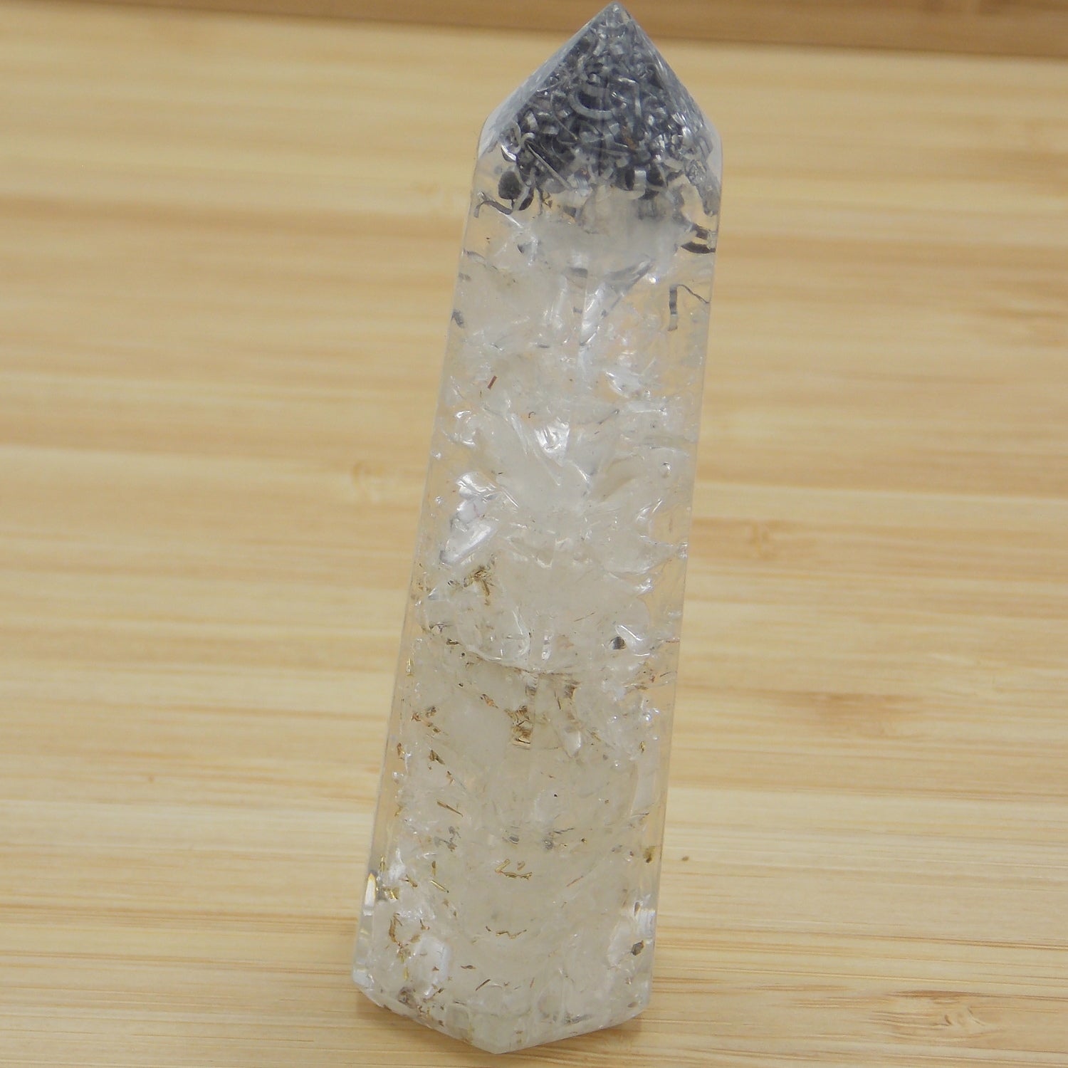 Obelisco de Orgonita de aprox. 7-8cm con piedra de Cuarzo blanco