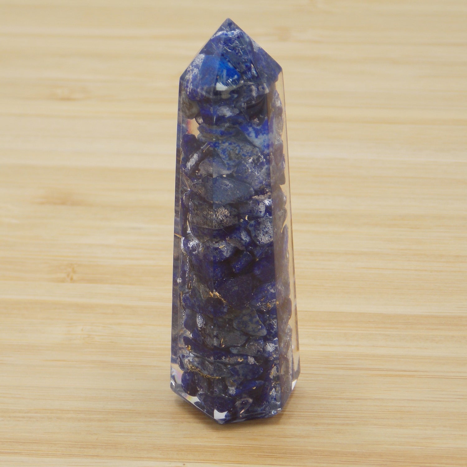 Obelisco de Orgonita de aprox. 7-8cm con piedra de Lapislázuli