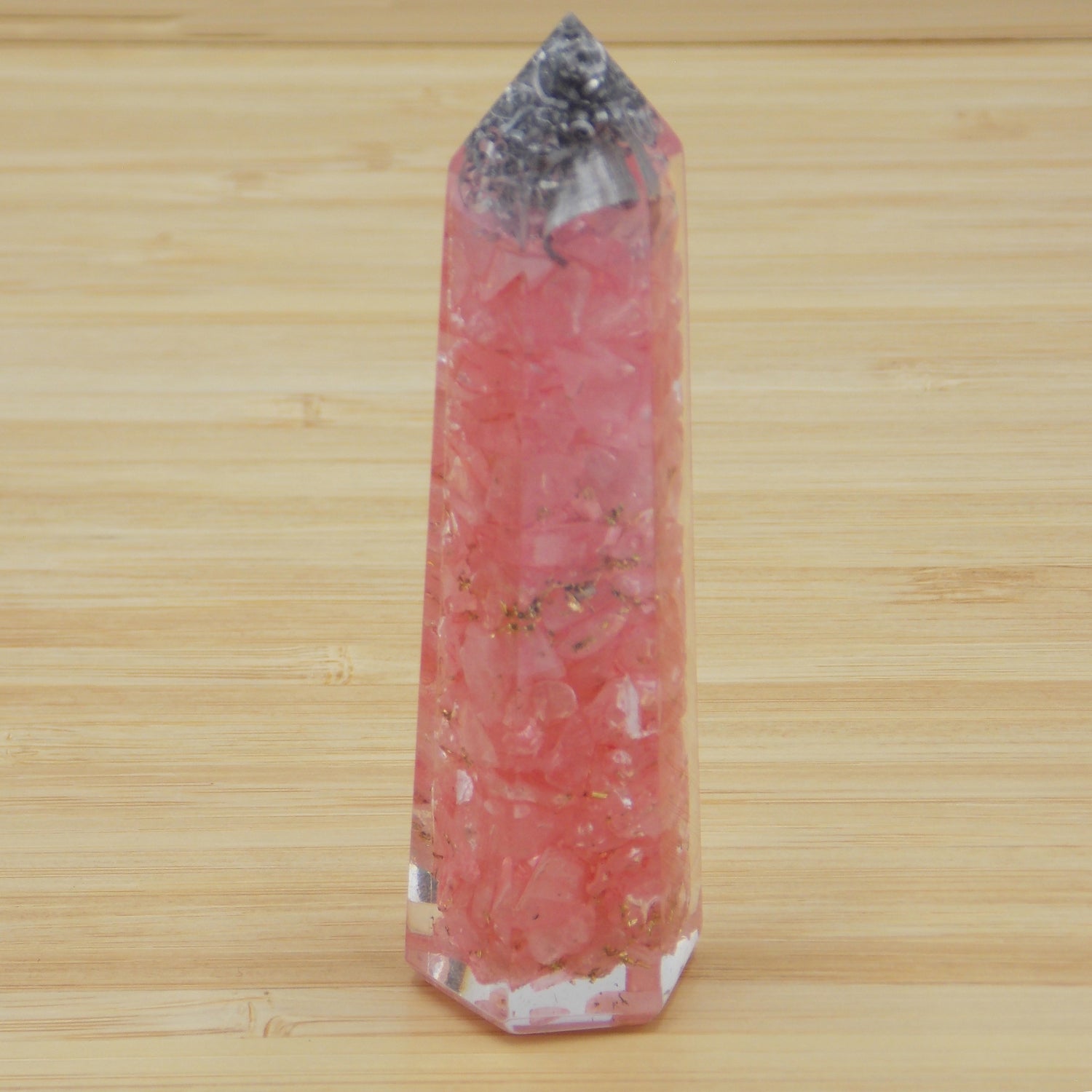 Obelisco de Orgonita de aprox. 7-8cm con piedra de Cuarzo rosa