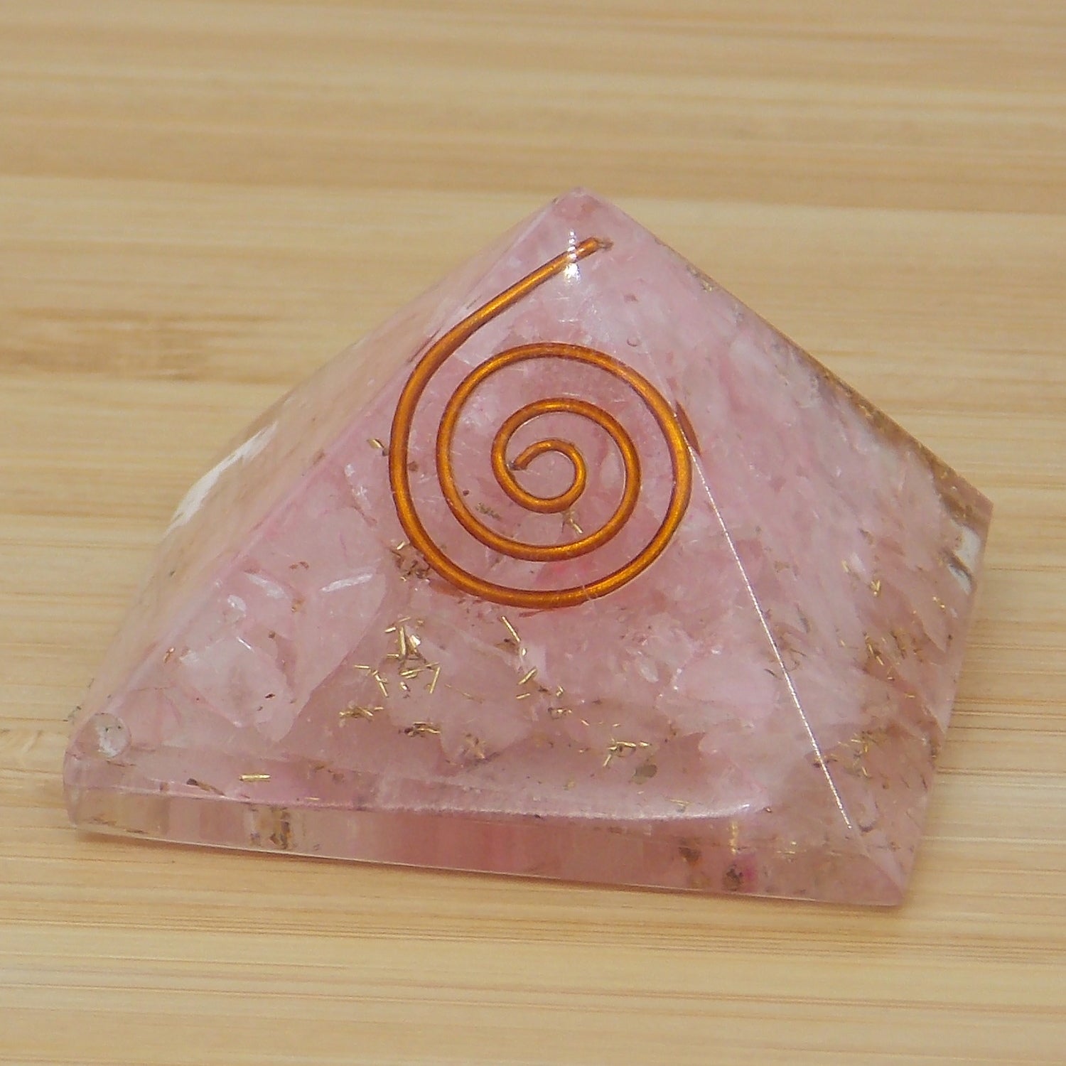 Pirámide de orgonita de aprox. 3cm de Cuarzo rosa