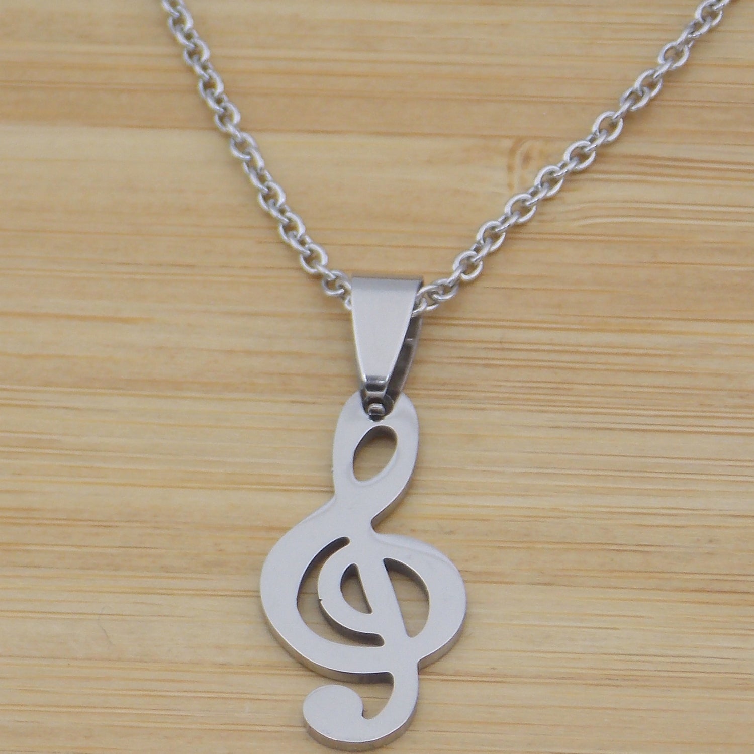 Colgante de acero inoxidable en forma de clave de sol