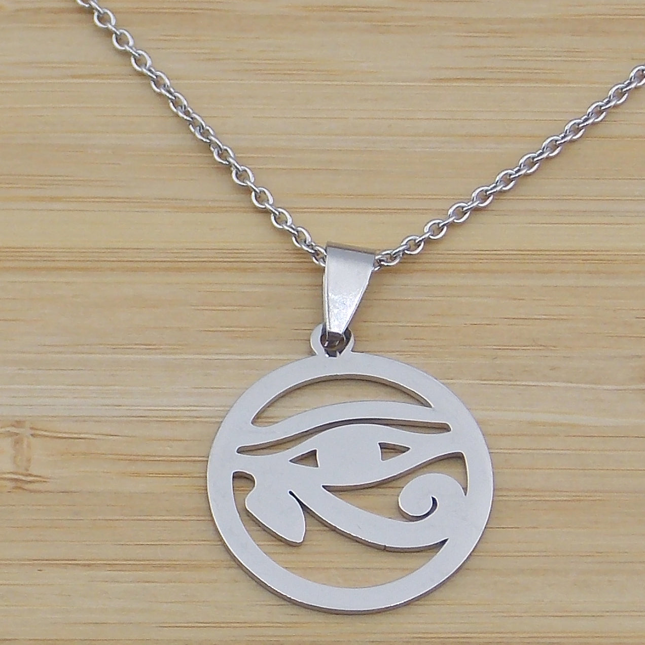 Colgante de acero inoxidable en forma de Ojo de Horus