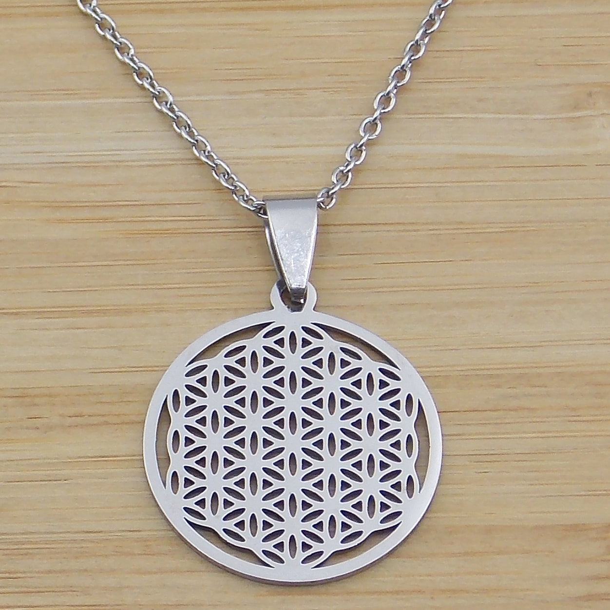 Colgante de acero inoxidable en forma de Flor de la vida