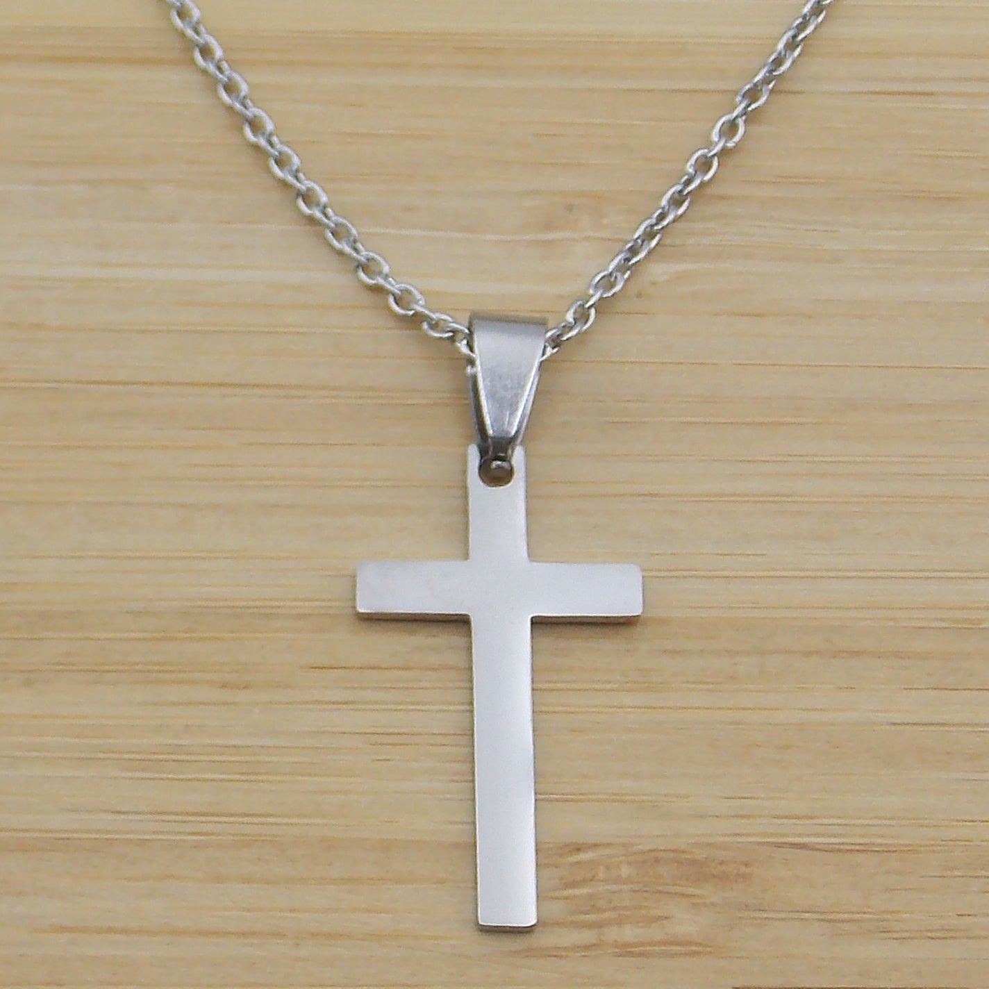 Colgante de acero inoxidable en forma de Cruz