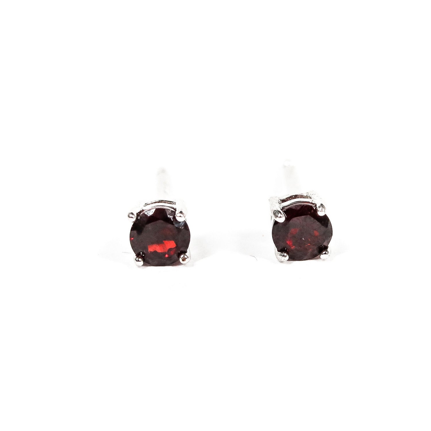 Pendientes pegados con piedra preciosa de Granate de 5 mm engarzado en plata de ley