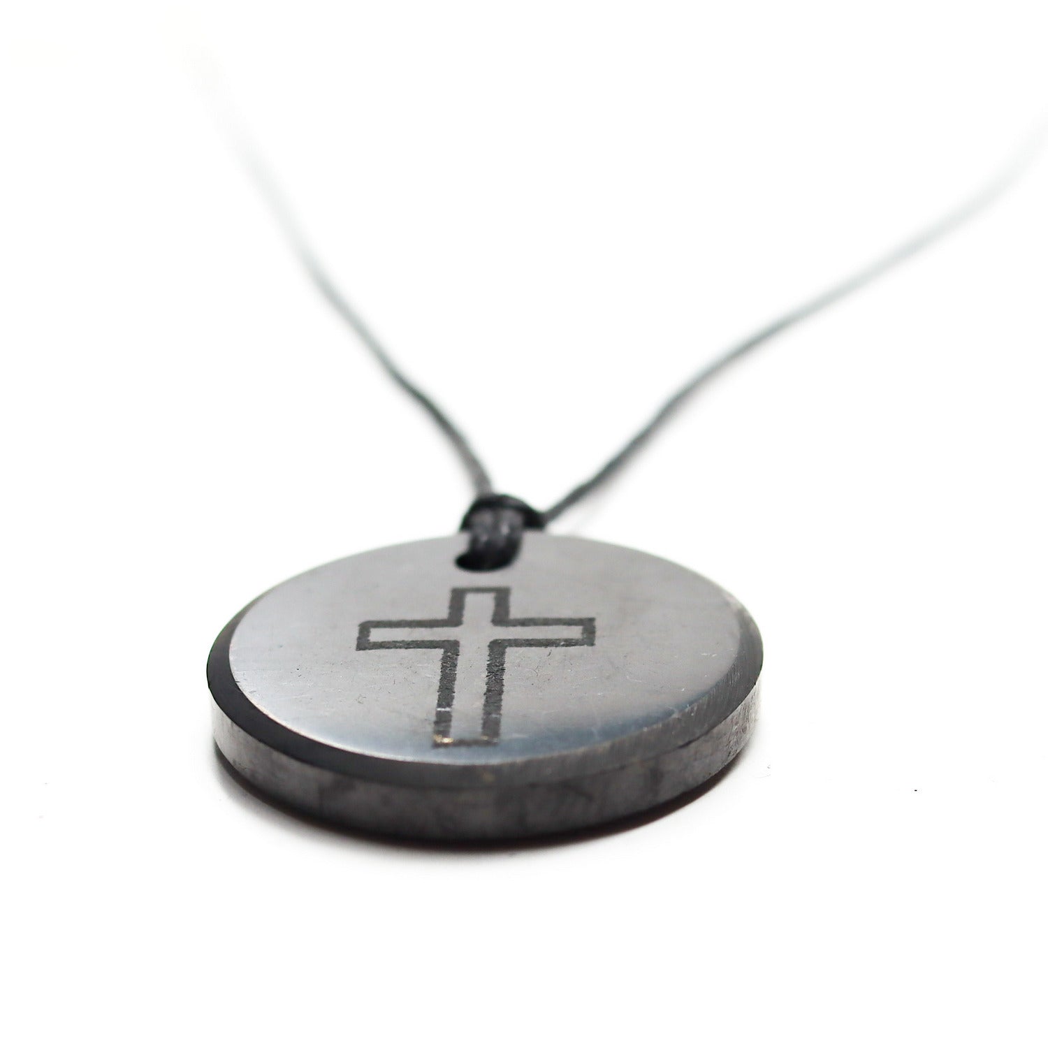 Colgante de Shungita de 30mm con grabado de Cruz