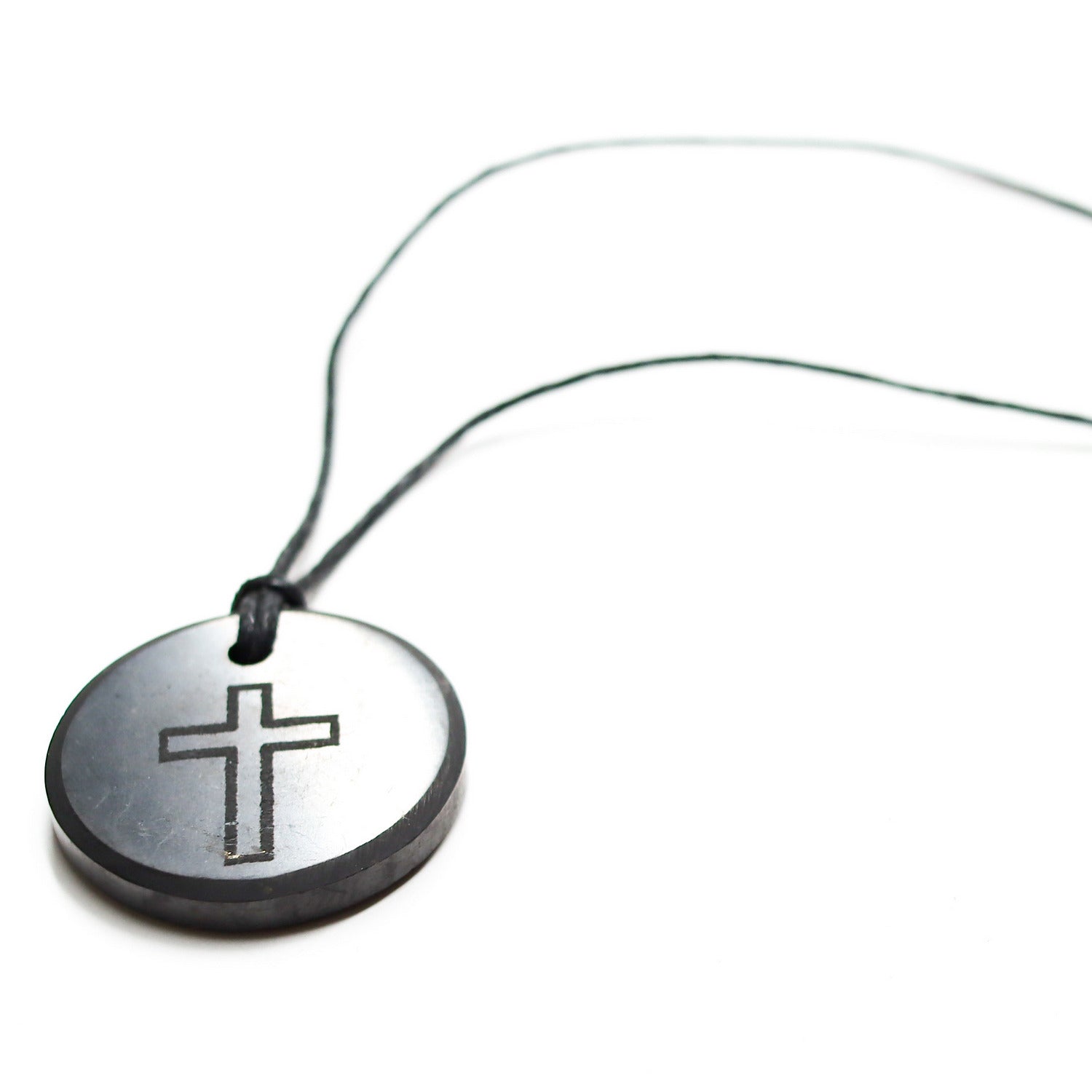 Colgante de Shungita de 30mm con grabado de Cruz